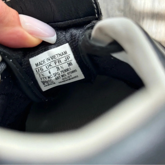 Adidas  Black White sneakers size 7.5 - Picture 7 of 11